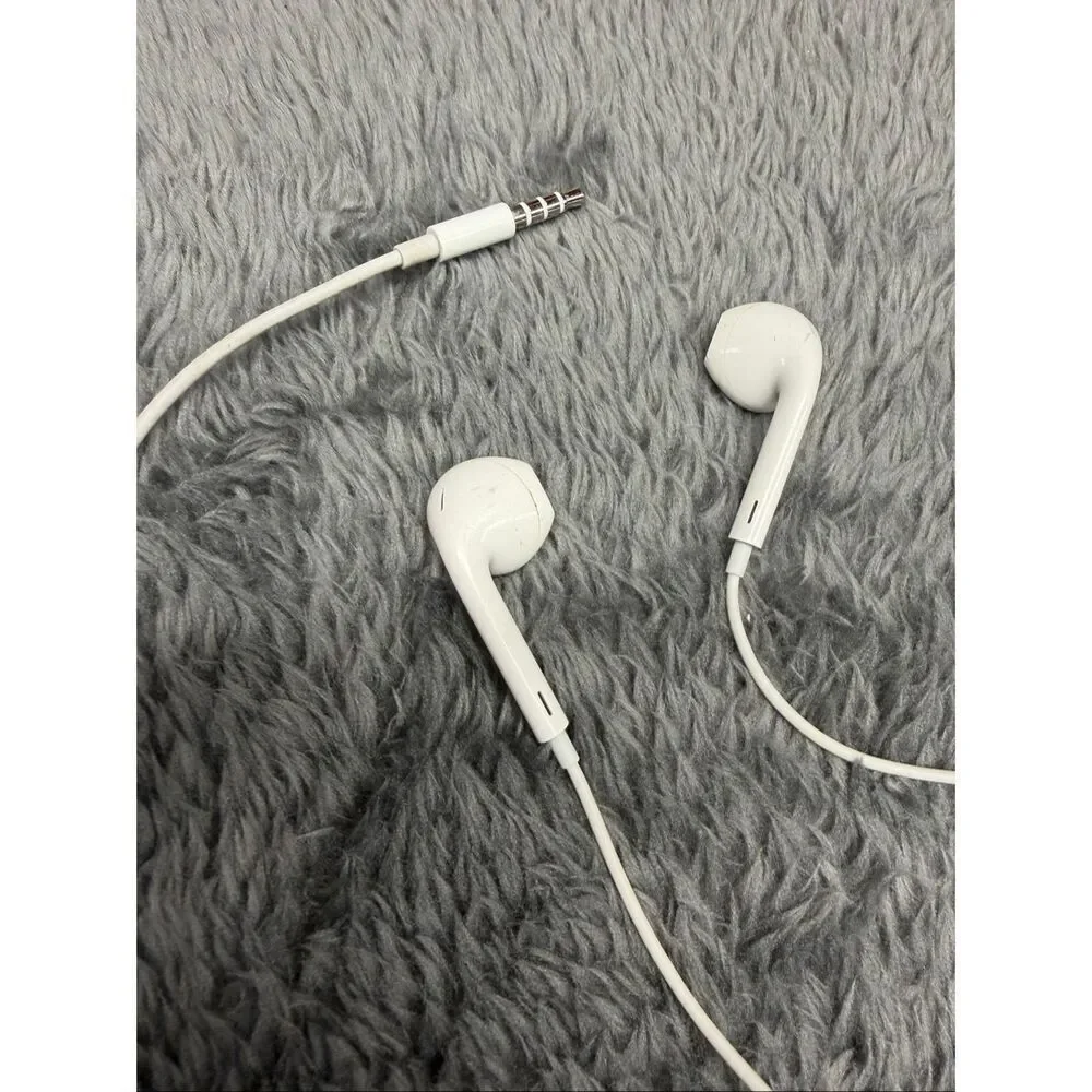 Apple Wired Ear Buds with headphone jack!